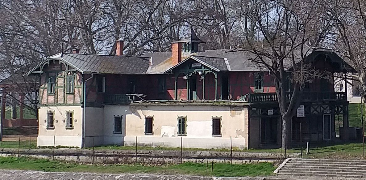 Győr jócskán ráfizetett, végül megvette a Rába-szigeti csónakházat