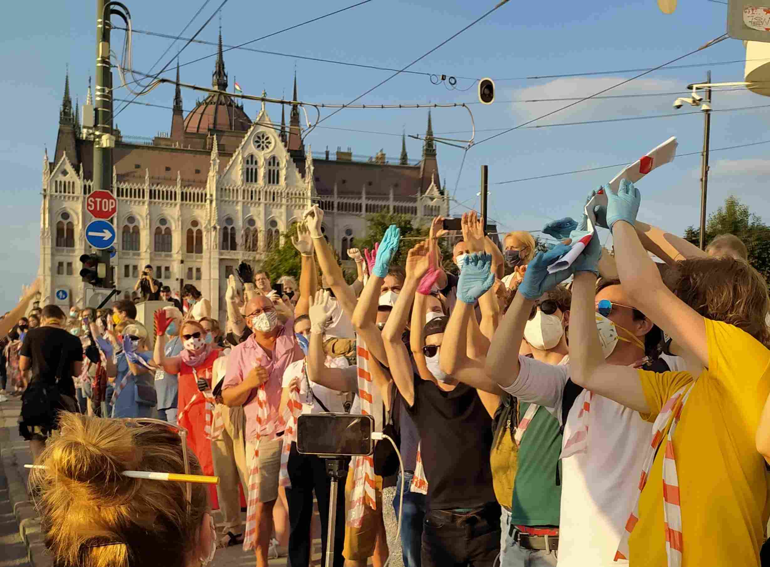 Gulyás Gergely tüntetésre biztatja a fiatalokat