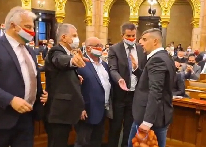 Egy zsák (nyers) krumpli