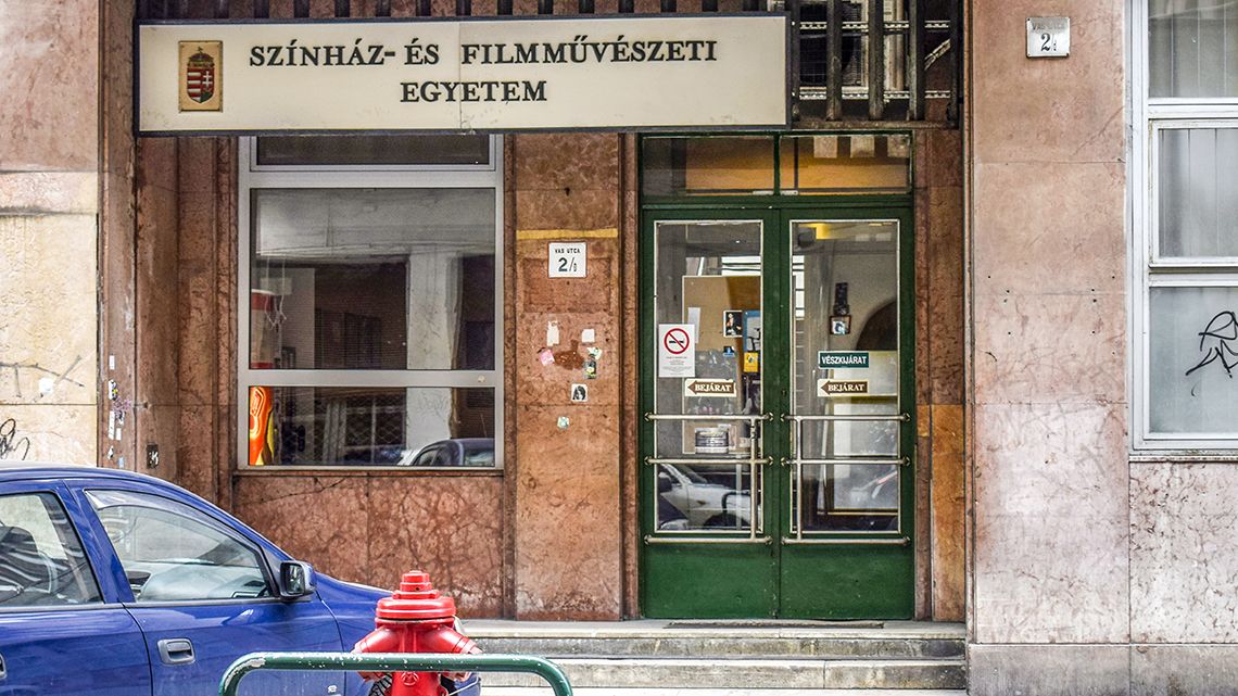 „Hozott szalonnával egérirtást vállal doktor Varsányiné”