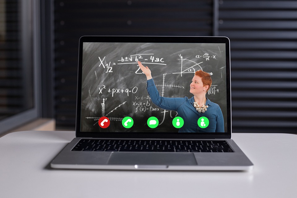 Ingyenes internet: keskeny sávon vagy vezeték nélkül – mikortól?