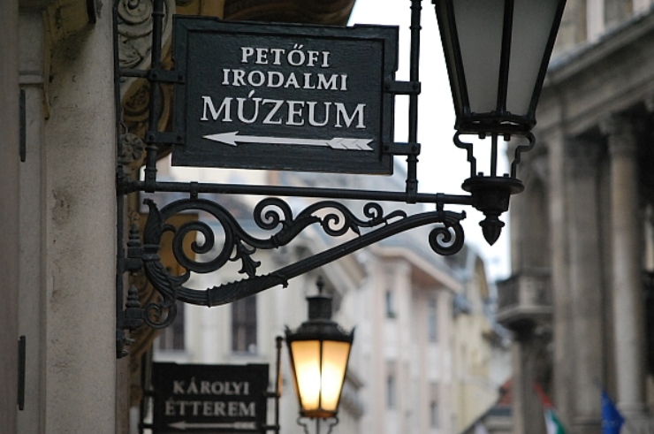 A törés a szavakban van, Demeterében is