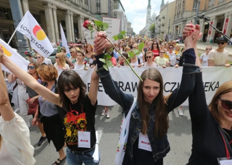 Szüljék meg, hogy el lehessen temetni?