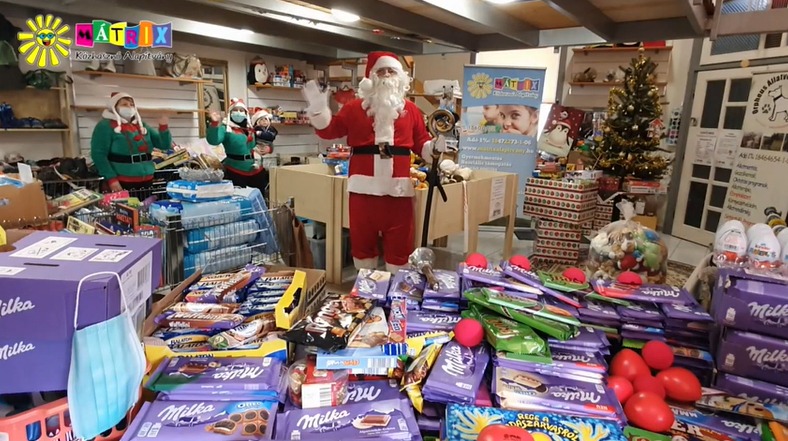 A távolból üzent a Mátrix Mikulása