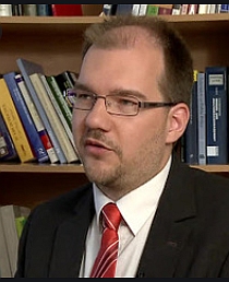 Akar-e a tudományos élet a bukott politikusok és rezsimszolgák lerakata lenni?