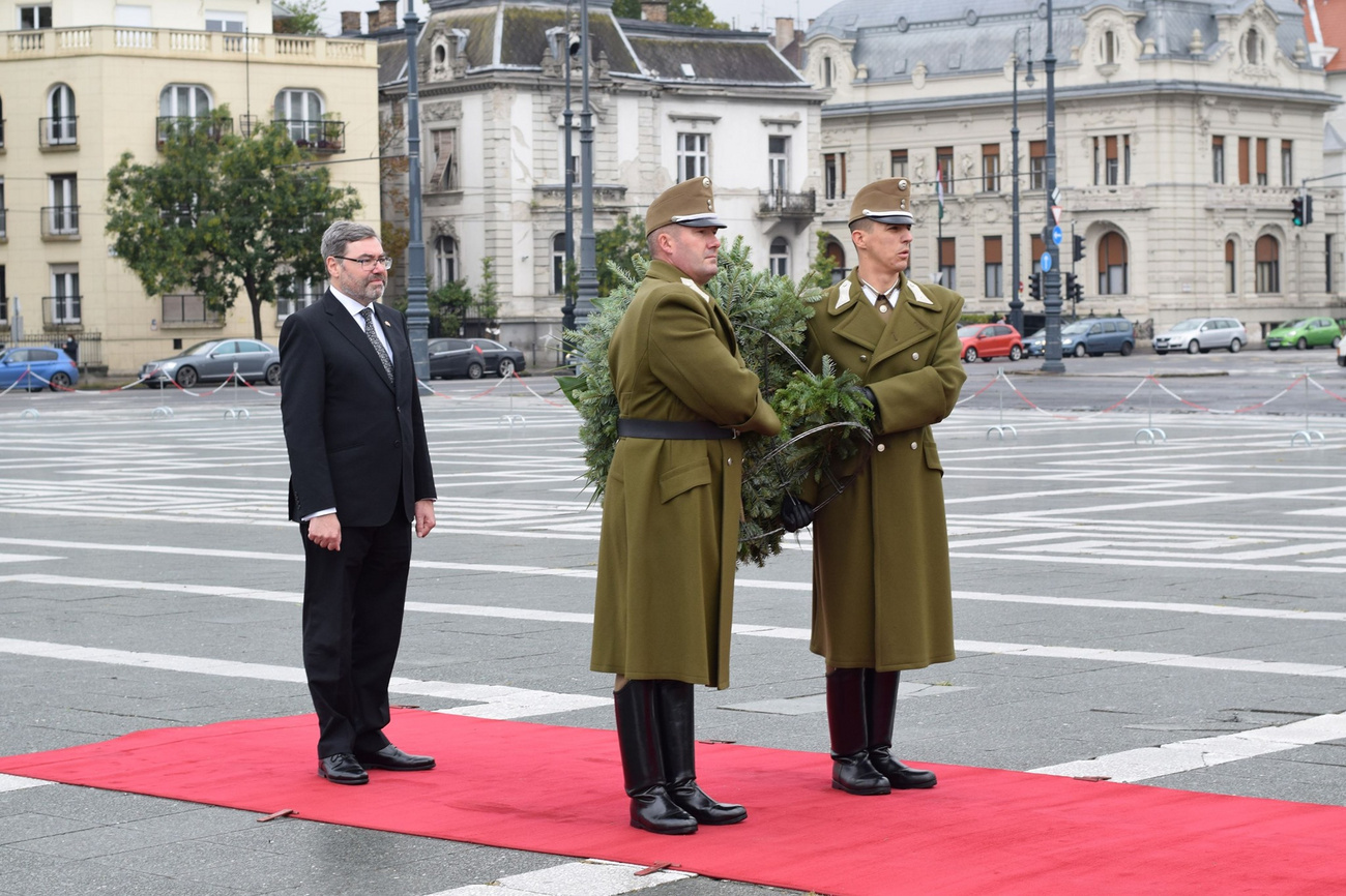 Minden véleményre nyitott Paul Fox brit nagykövet