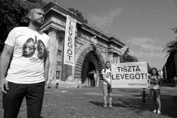 A budai Alagútnál akciózott a Greenpeace a tiszta levegőért