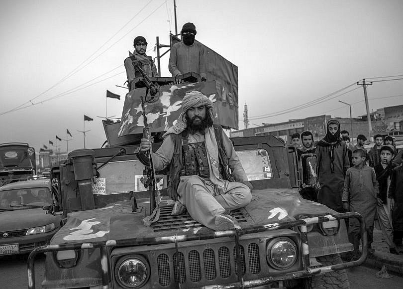 A tálibok bevonultak Kabulba, az elnök elmenekült