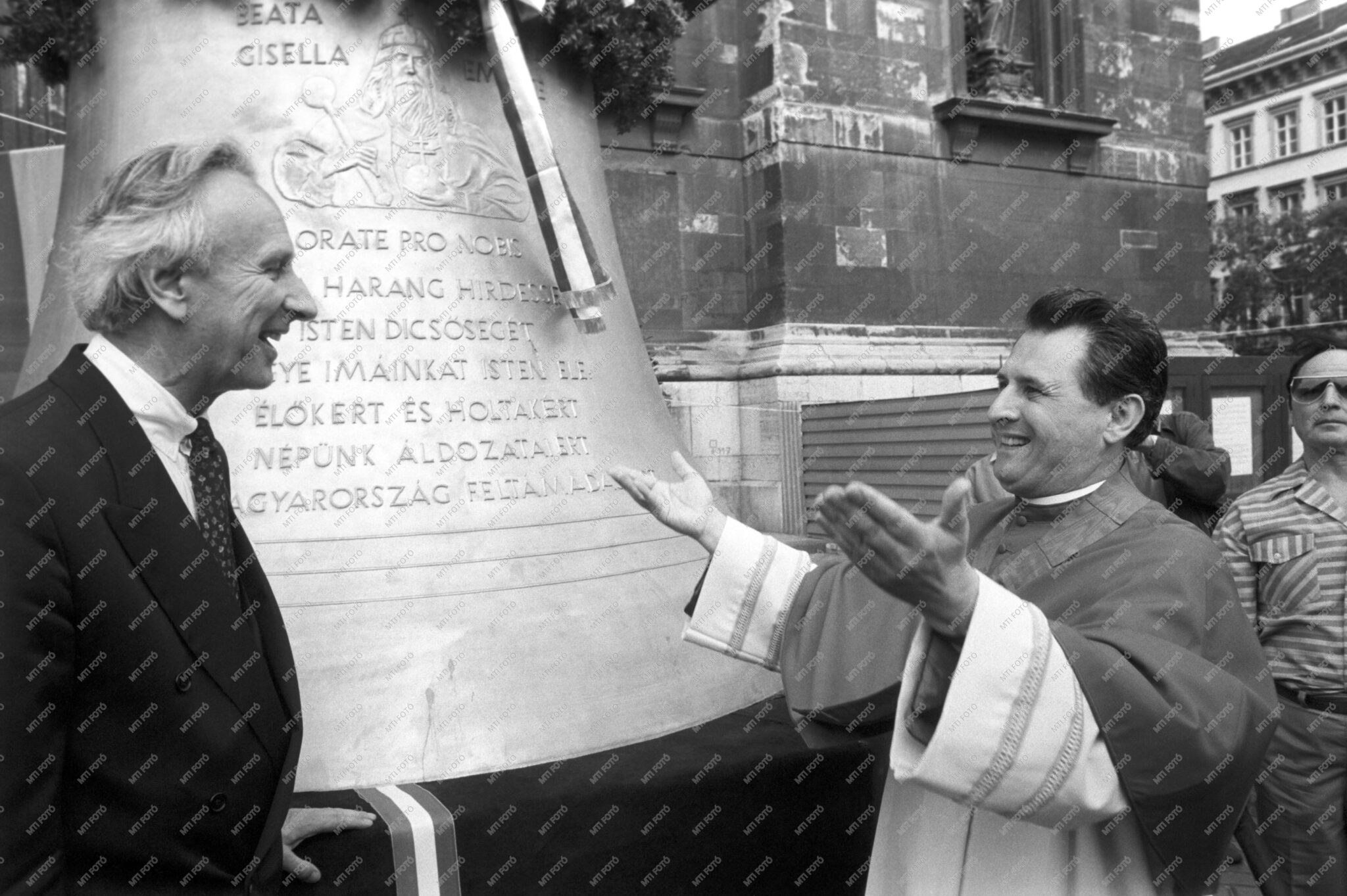 Az újságíró archívumából – „poloskák pedig nincsenek”