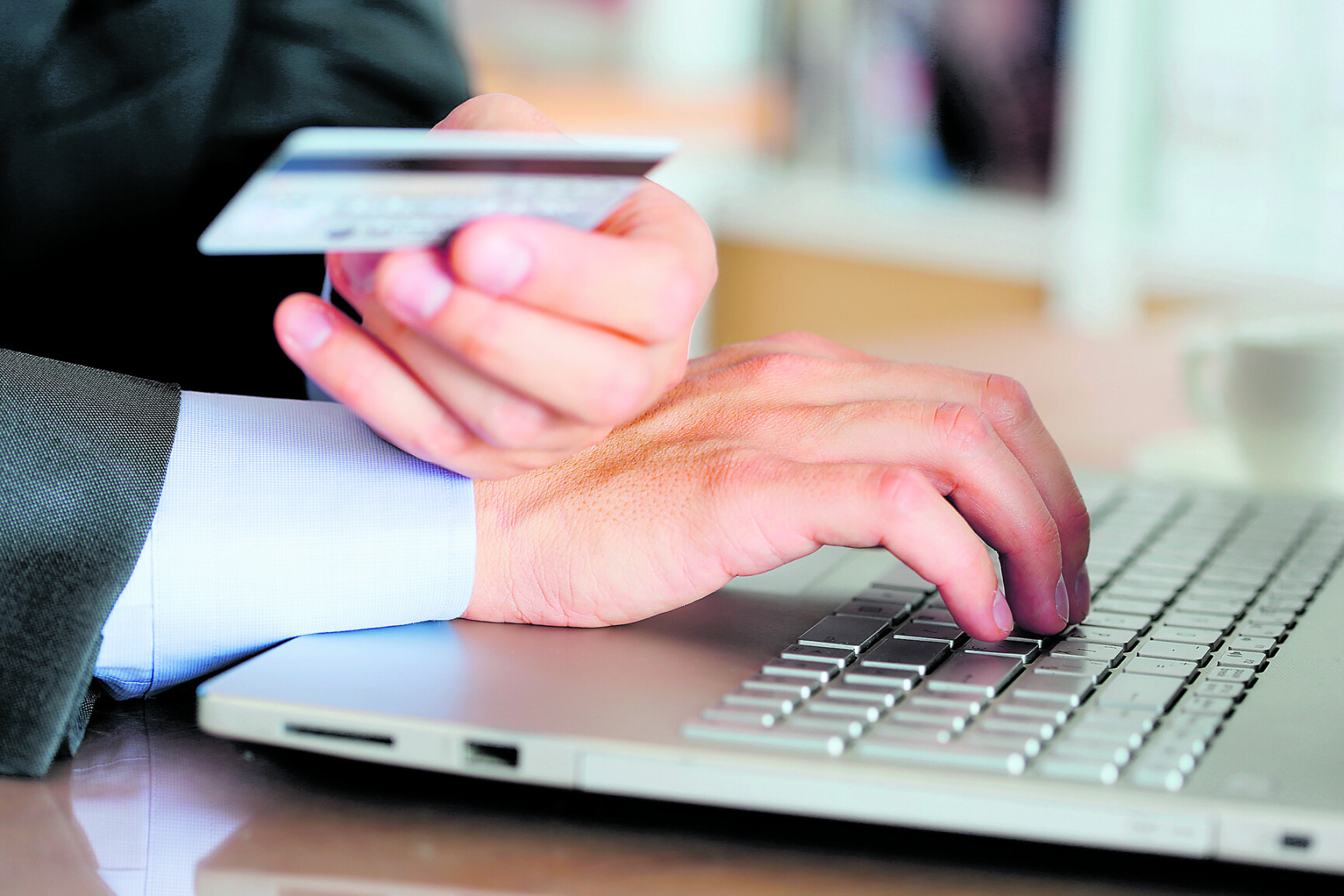 Célpontban a tizenévesek: veszélyes csalók a neten