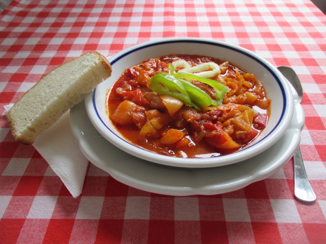 Brutális drágulás: csaknem 4000 Ft egy „olcsó” családi ebéd