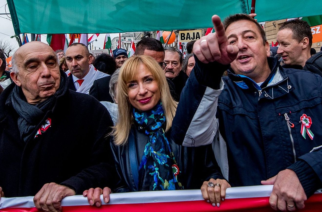 Békétlen békemenet