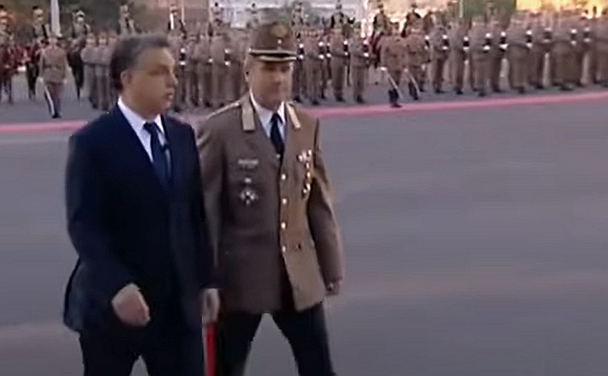 Orbán úr, ne katonásdit játsszék, kormányozzon, ha tud!