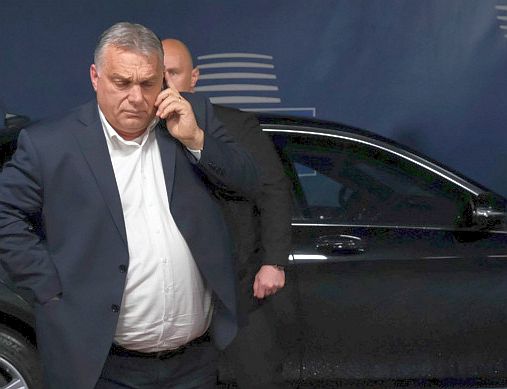 Hiába mondták Orbánnak: huzat van