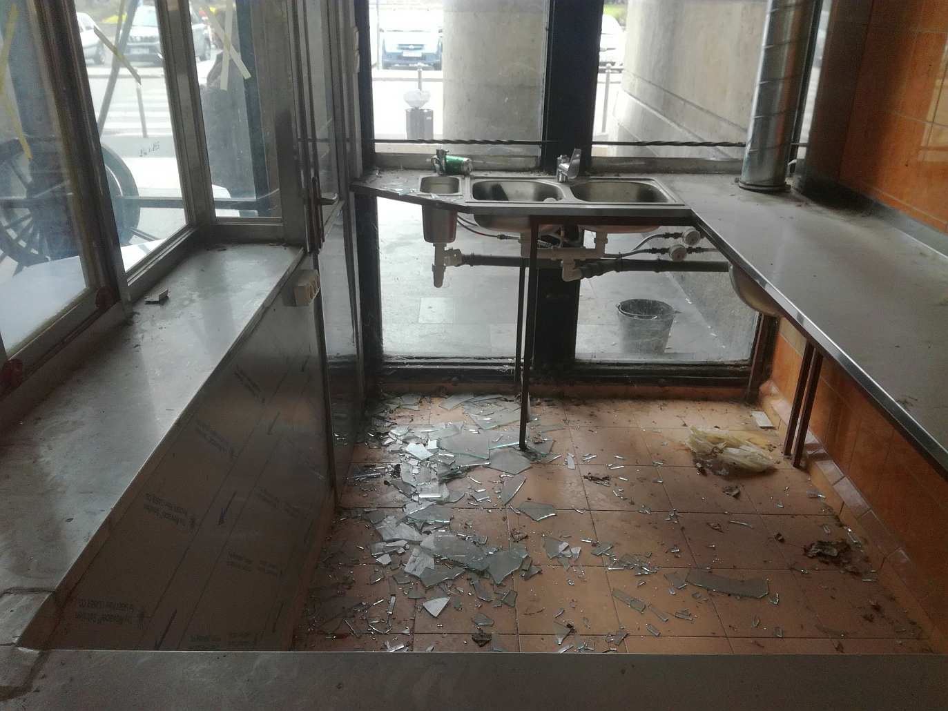 Szép város ám Győr, csak sebek borítják (3.)