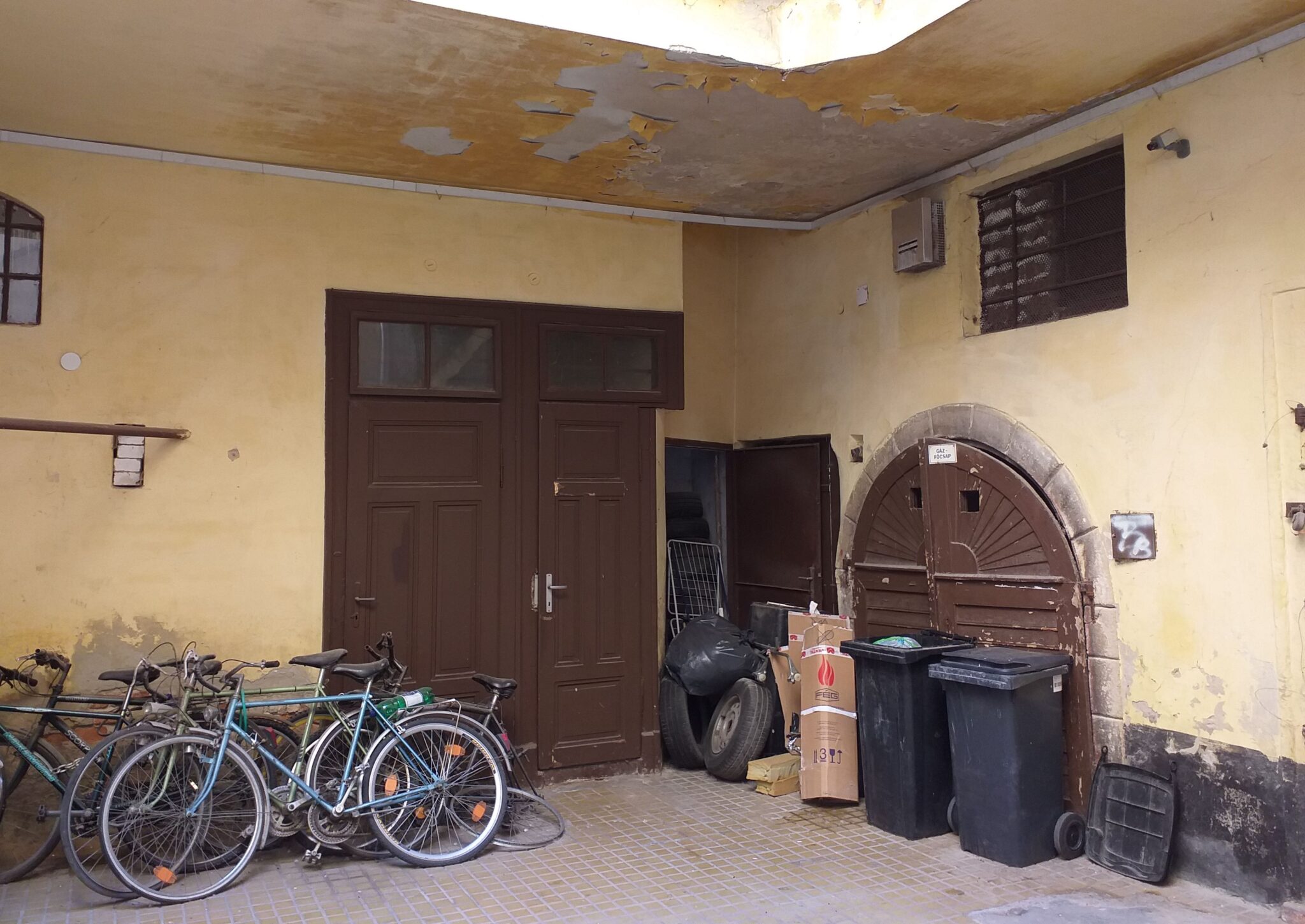 Szép város ám Győr, csak sebek borítják (2.)