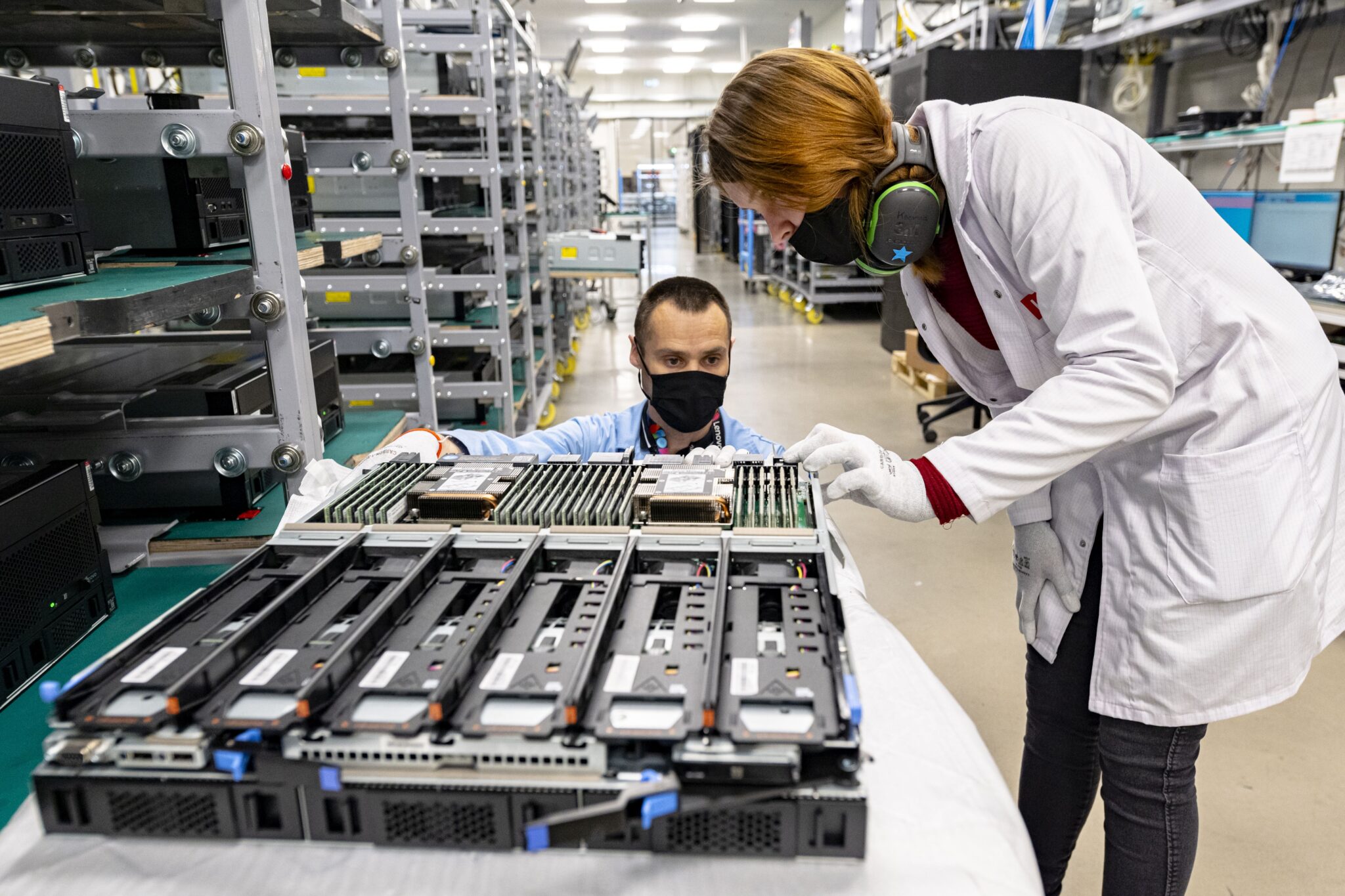 Üllőn létesített számítógépgyártó üzemet a Lenovo