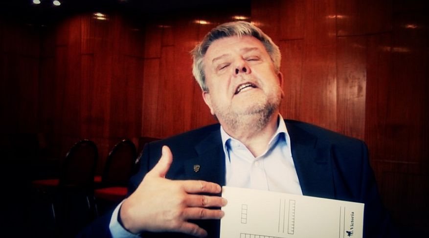 A vezér elCÖFfentette magát