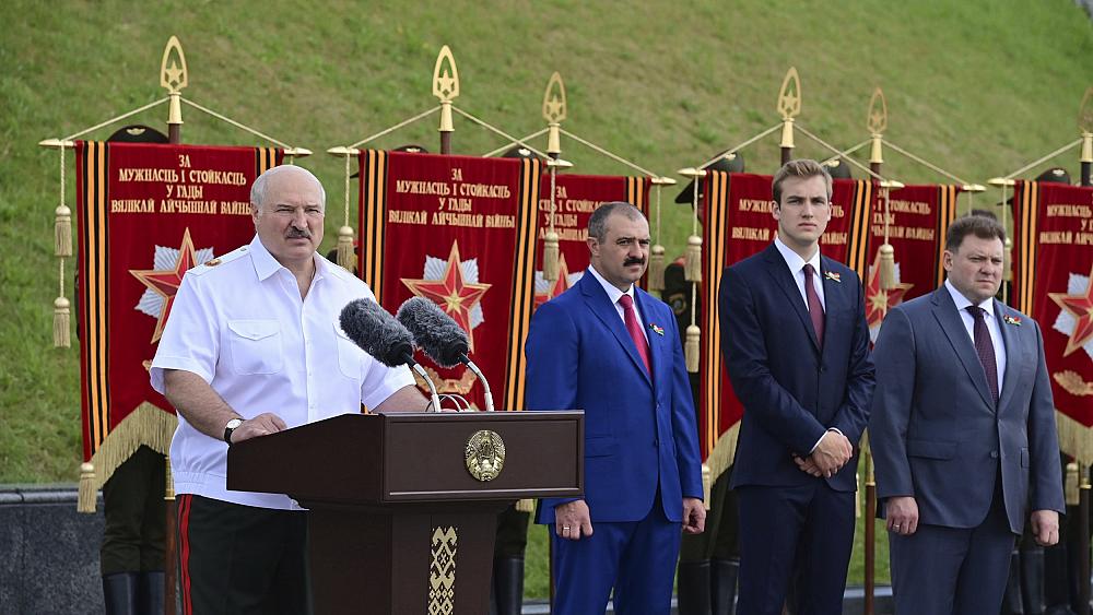 Lukasenka bejelentette: a belarusz haderő egyesült az orosz hadsereggel