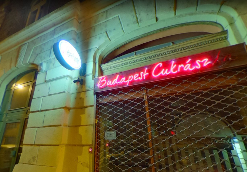 Kormány leszálló ágban. Van, akinek előbb le kell húznia a rolót