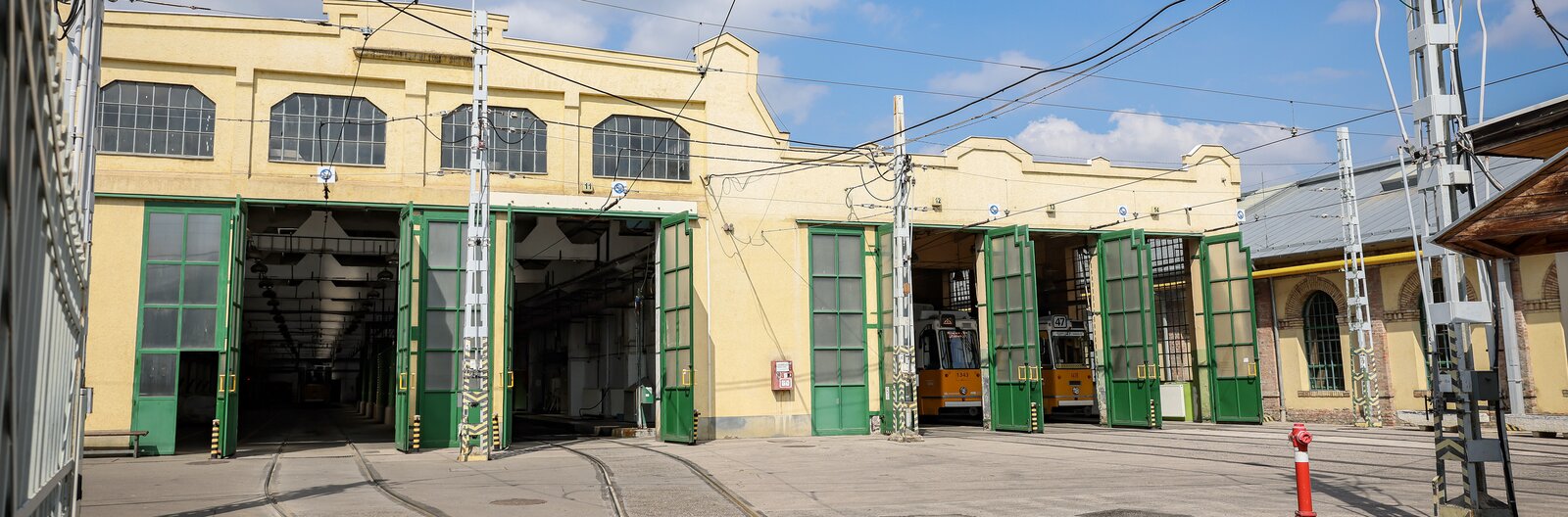 Ahol a villamos aluszik – A szerelőaknától a felsővezetékig a Kelenföld kocsiszínben