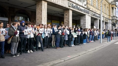 Gondolatok élőláncban