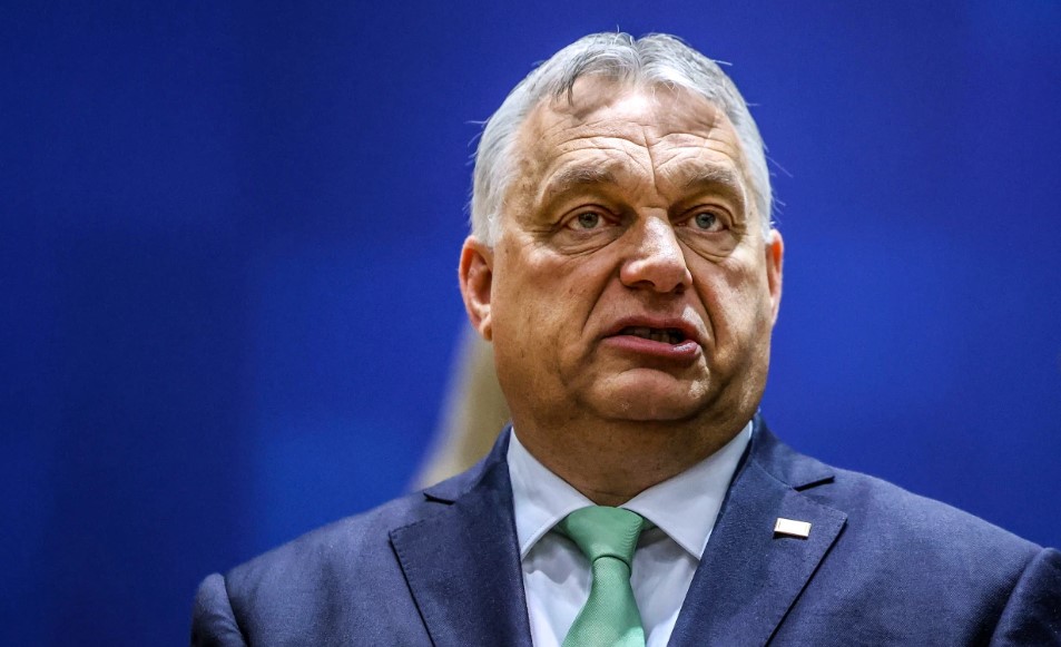Nem a tanárokat kell kirúgni, hanem Orbánt