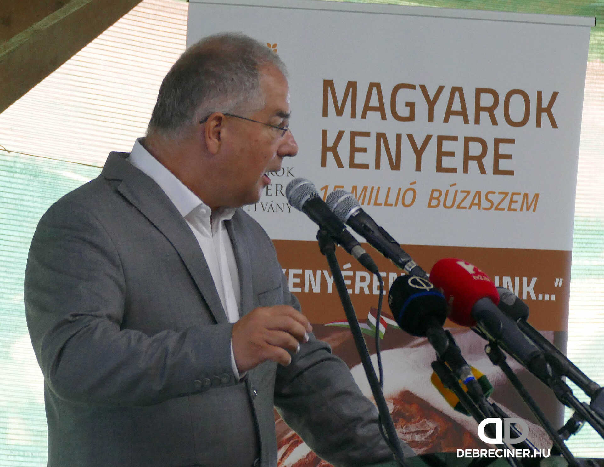 A sörtől böfögünk, sáskát meg nem eszünk – Kósa Lajos legújabb eszmefuttatása