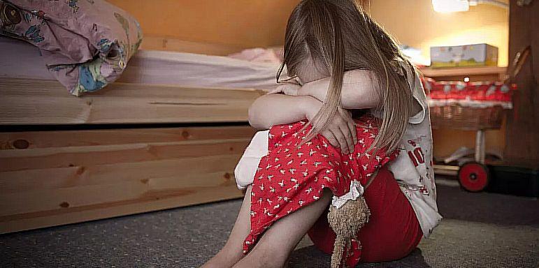 Évtizeden át gyötörte feleségét és kisgyerekeit – 16 évet kapott