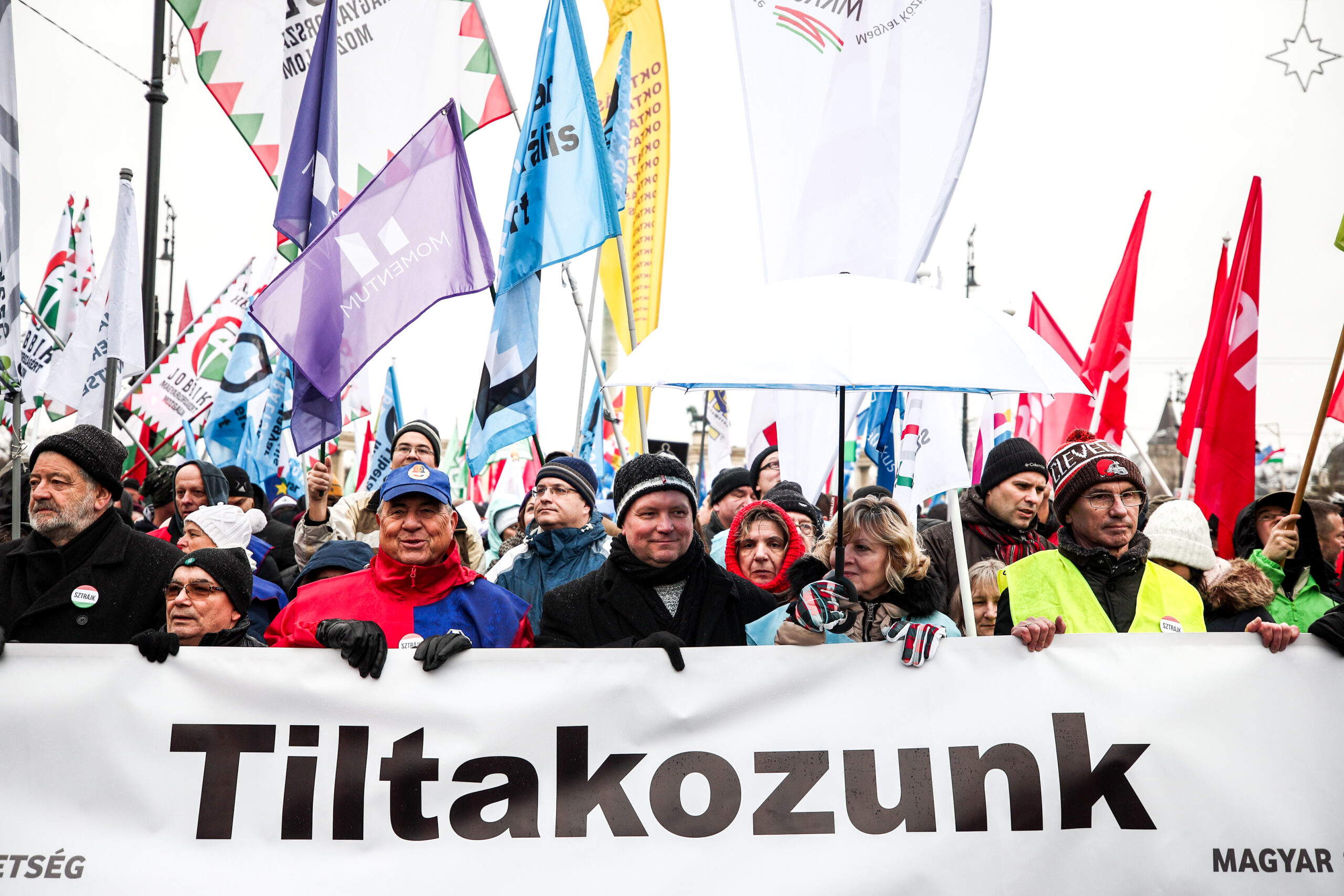 Vonják vissza az aggályos előterjesztéseket!