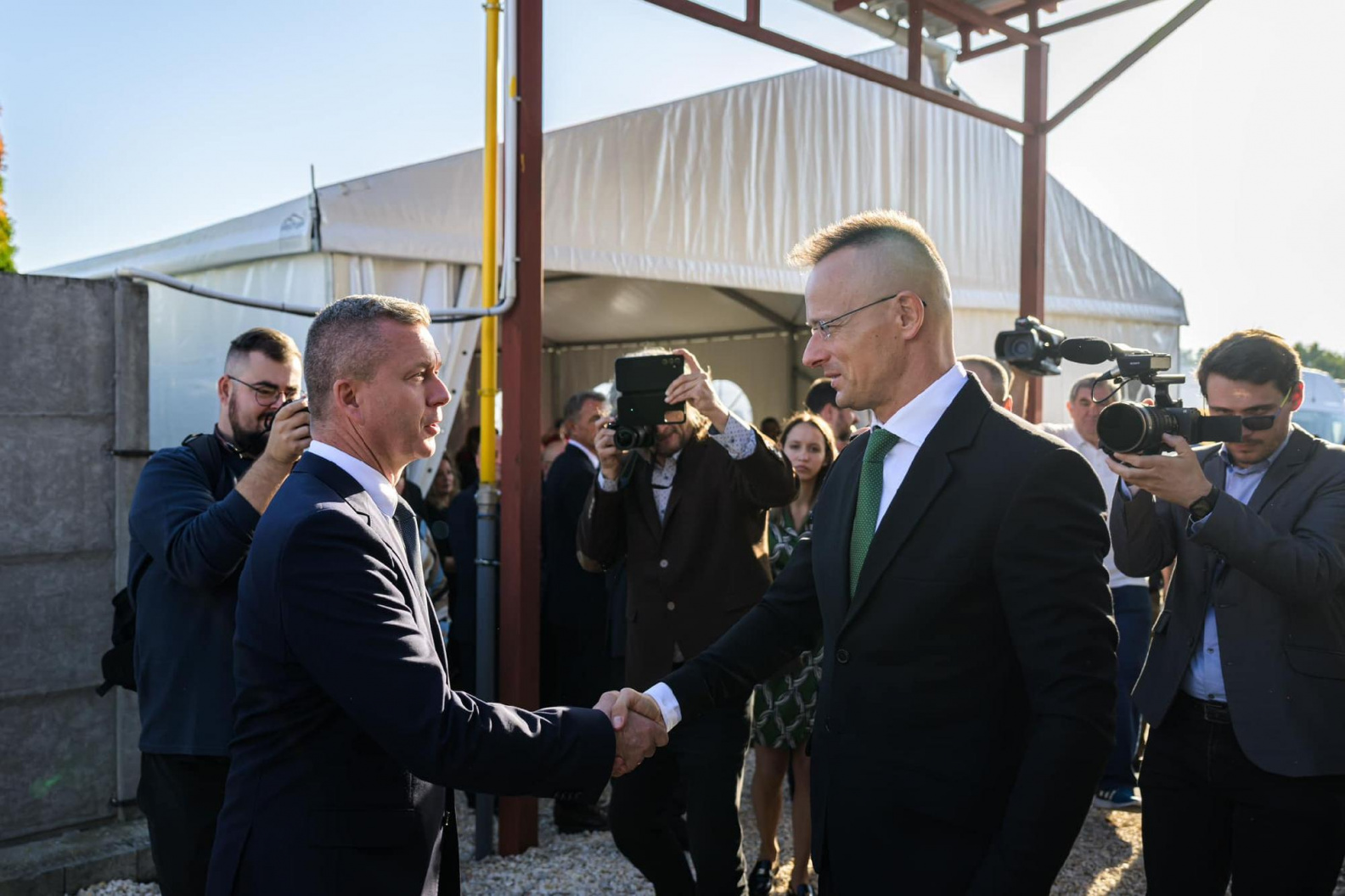 Szijjártó letért a standard diplomácia útjáról