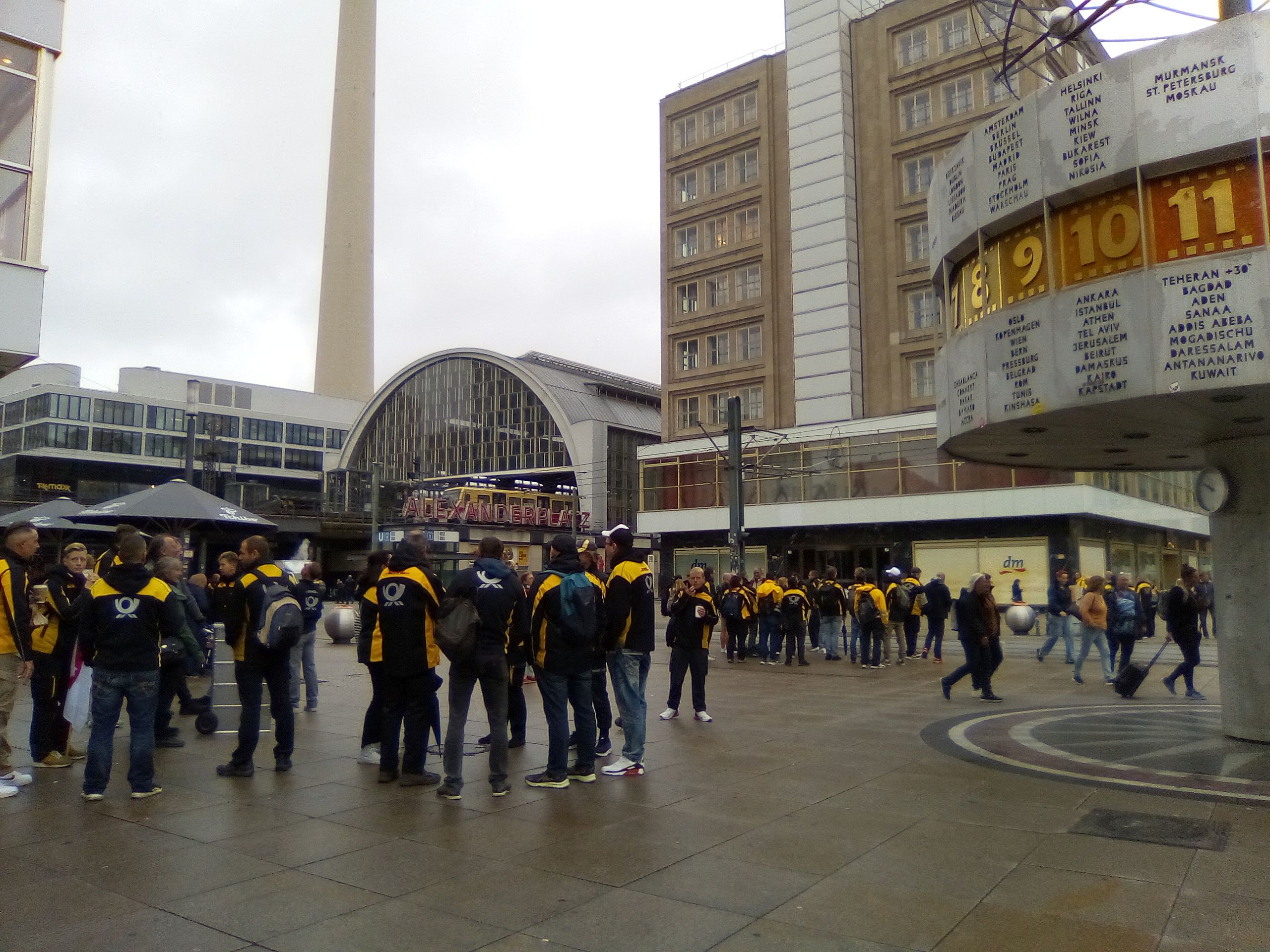 Harmincezer postás tüntet Berlinben