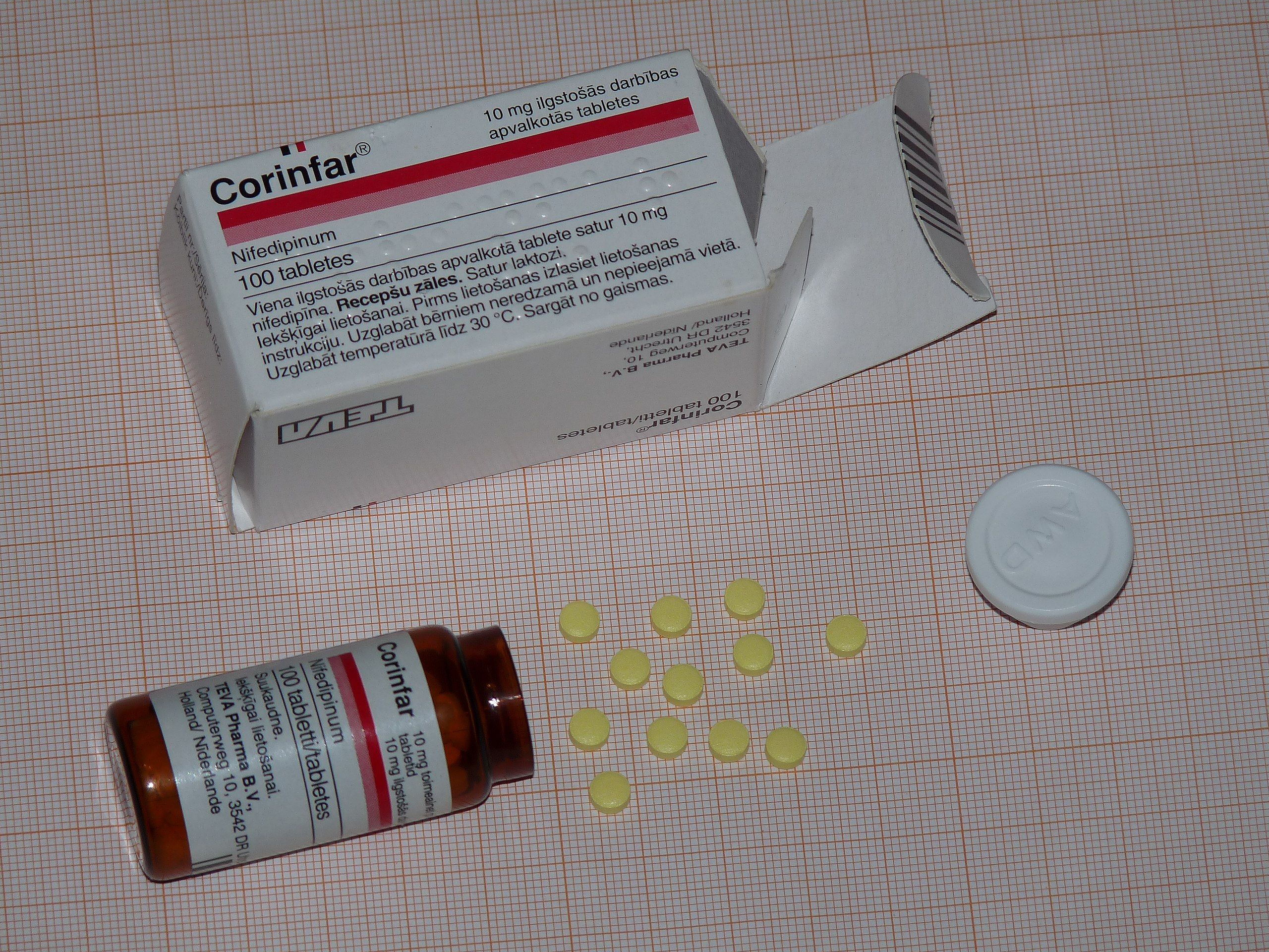 Az újságíró archívumából – Egy Corinfar-címke nyomában