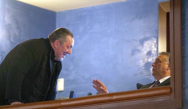 A hatalom sértett Vidnyánszkyja úgy megy, hogy még marad