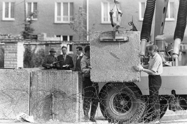 Az újságíró archívumából – Nyitva