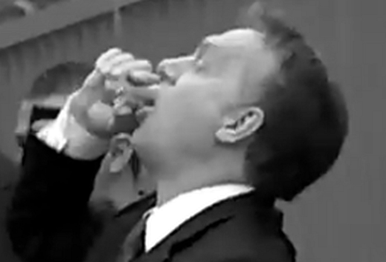 Orbán Viktor újévi üzenete: igyál, igyál, igyál!