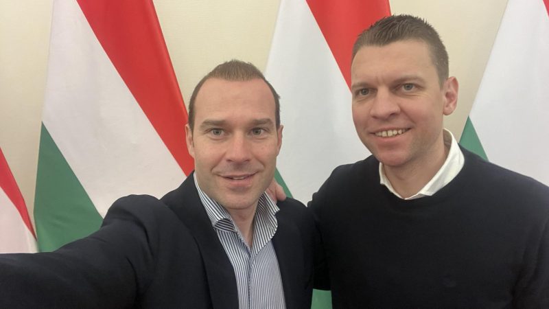 A Fidesz vállról indítható új kommunikációs csodafegyvere: Menczer Tamás