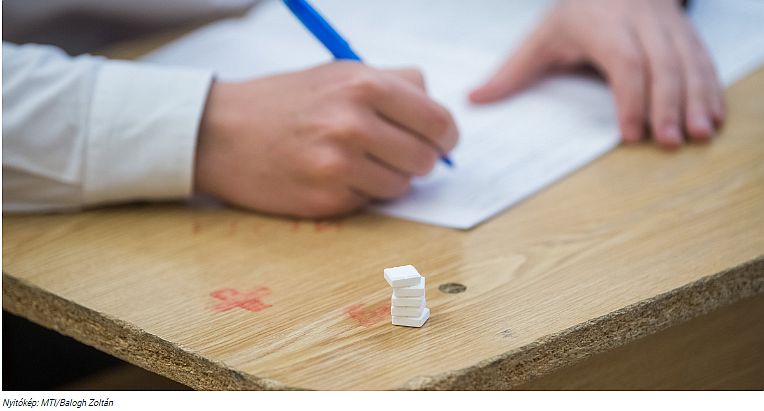 Egy országot tettek tönkre, bukjanak meg!