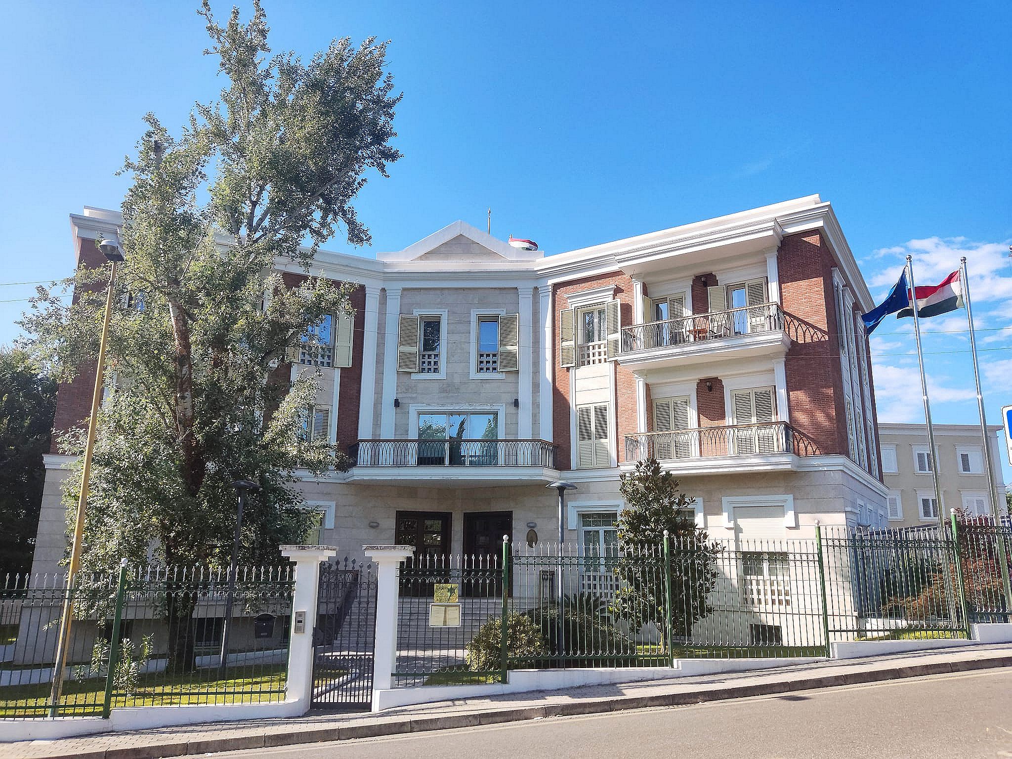 A diplomata archívumából – Búcsúzni csak szépen szabad