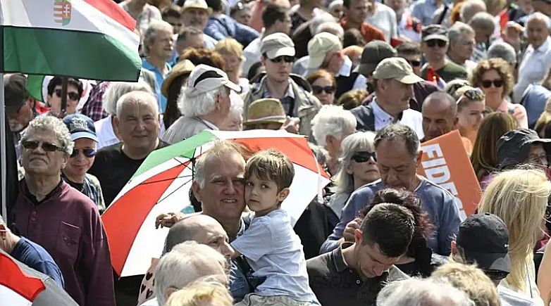 Orbán a békemeneten: „Harmadik út nincs, csak harmadik világháború”