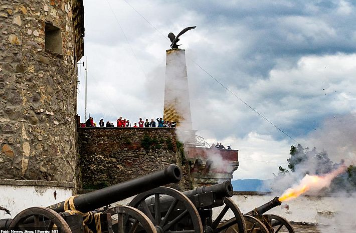 Az újságíró archívumából – Sólyom halaszt Verecke miatt