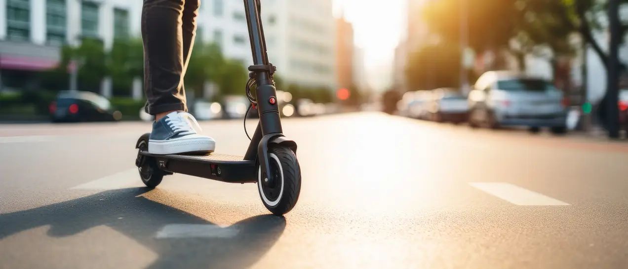 Holnaptól már csak kötelező biztosítással használhatók az e-rollerek