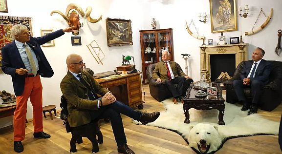 Ez aztán a gondosság: még mindig működik a vadászati kiállítást szervező cég