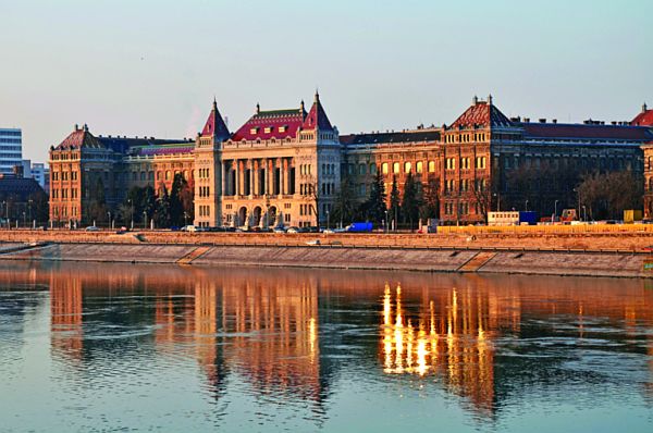 Gólyatábornak hirdették, „fegyenctelep” lett belőle
