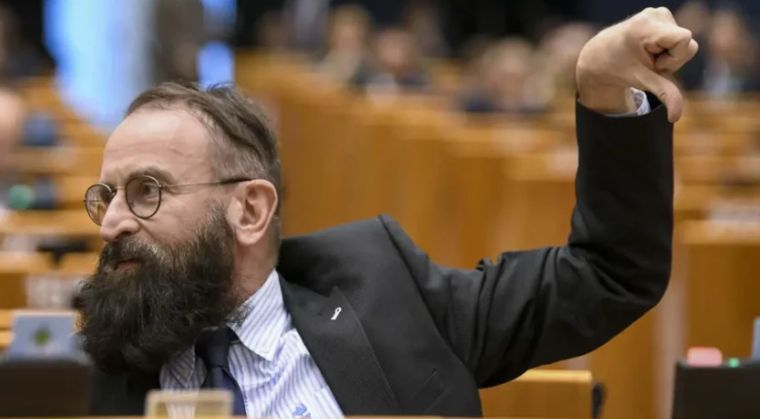 Szájer visszatért és hazudik