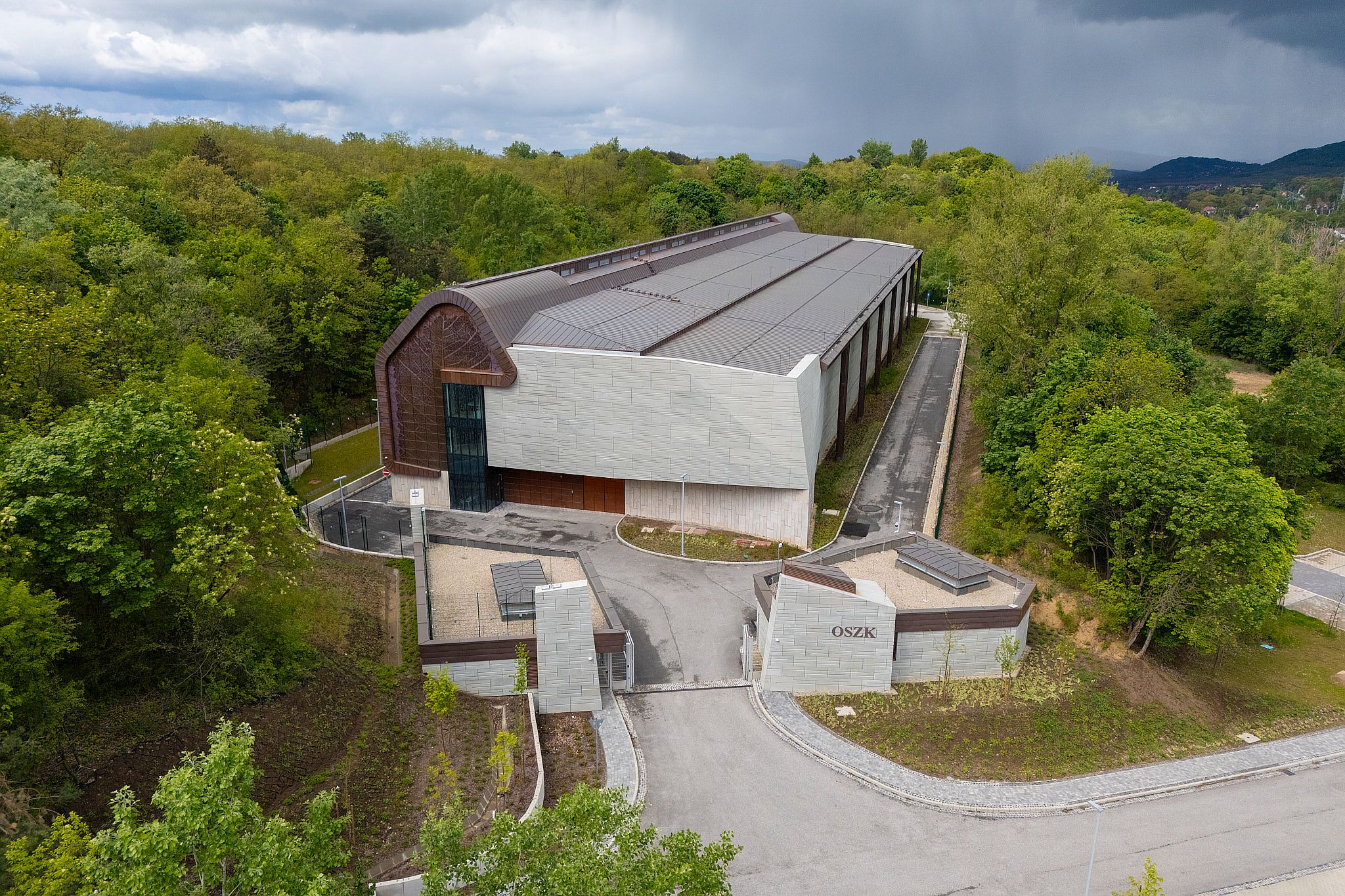 Ingyen letölthetők Herczeg Ferenc, Nagy Lajos könyvei, Robert Capa képei a Magyar Elektronikus Könyvtárból