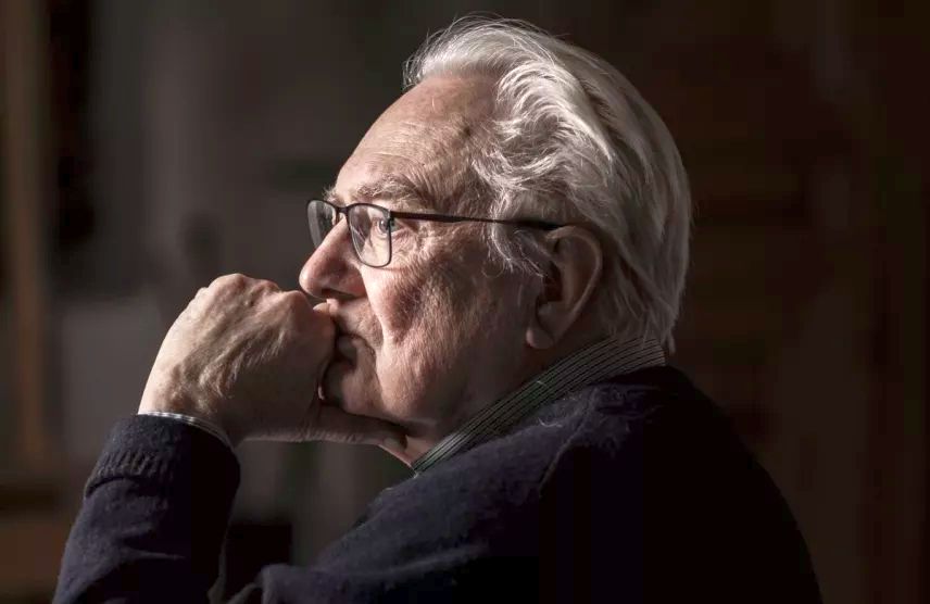 Róna Péter: „Orbán Viktor mesterien mutat olyan erőt, amivel nem rendelkezik”