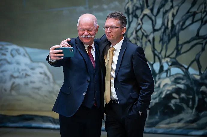 Egy nemzet várja Hankó Balázs elméjének katartikus megvilágosodását