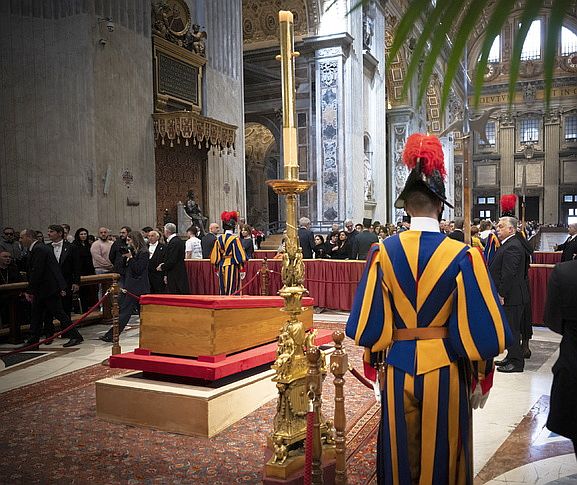 Szégyenletes módon számolt be a közmédia Ferenc pápa temetéséről