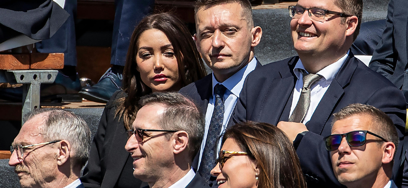 El a kezekkel a krokodilbőrtáskás kismamáktól!